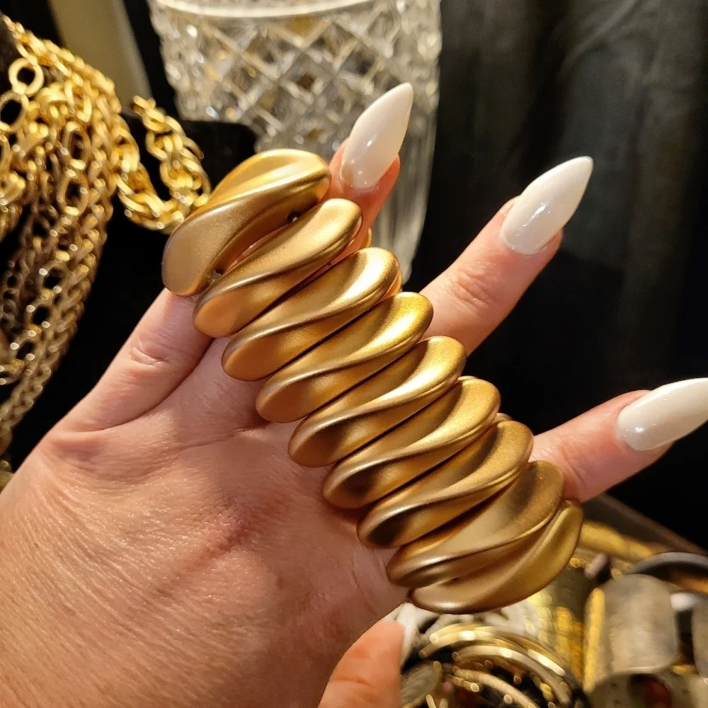 VINTAGE CHUNKY WAVED LARGE BEAD MATTE GOLD STRETCH BRACELET - Picture 11 of 13